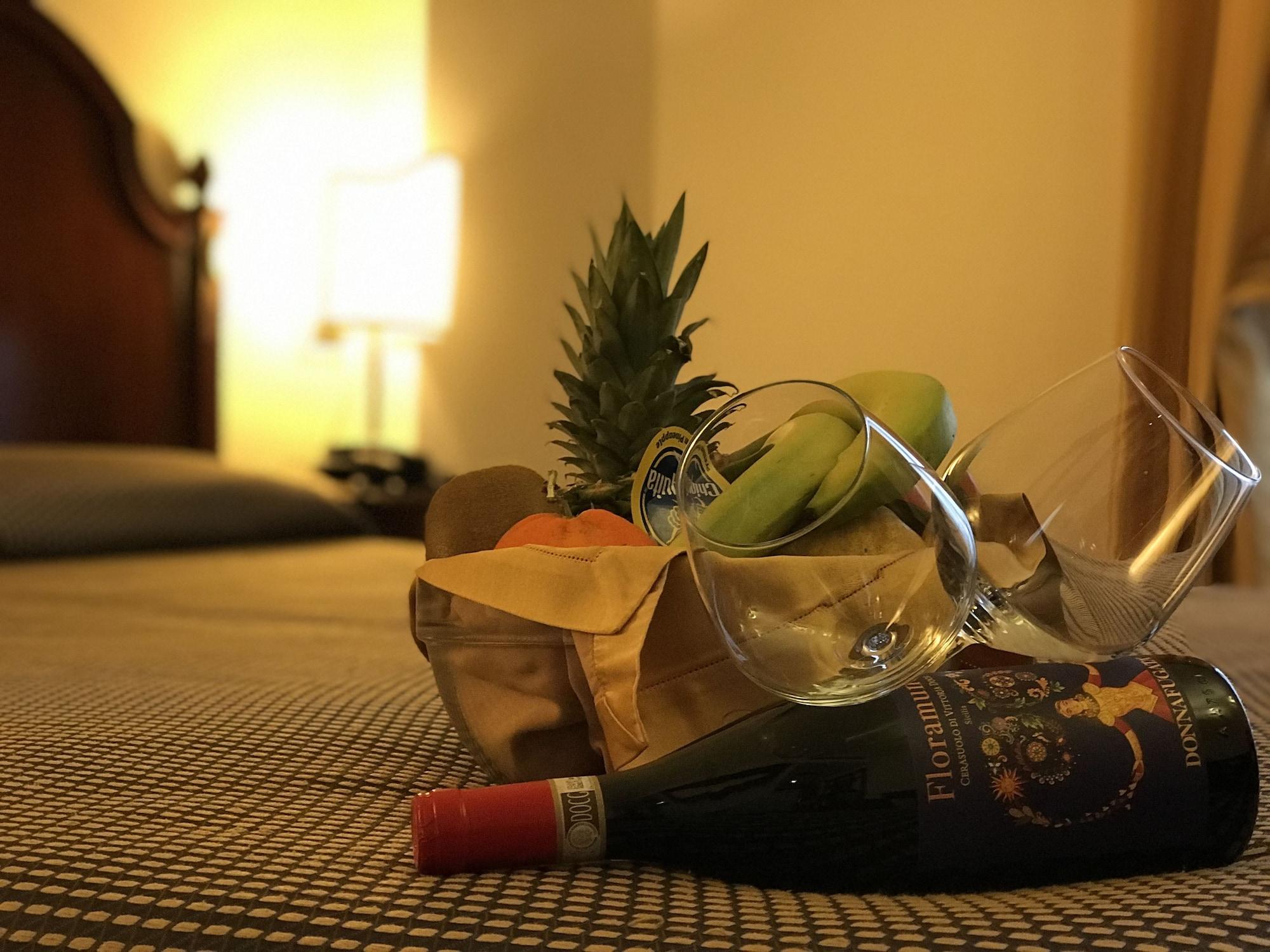 帕里斯大酒店 马尔萨拉 外观 照片 A fruit basket