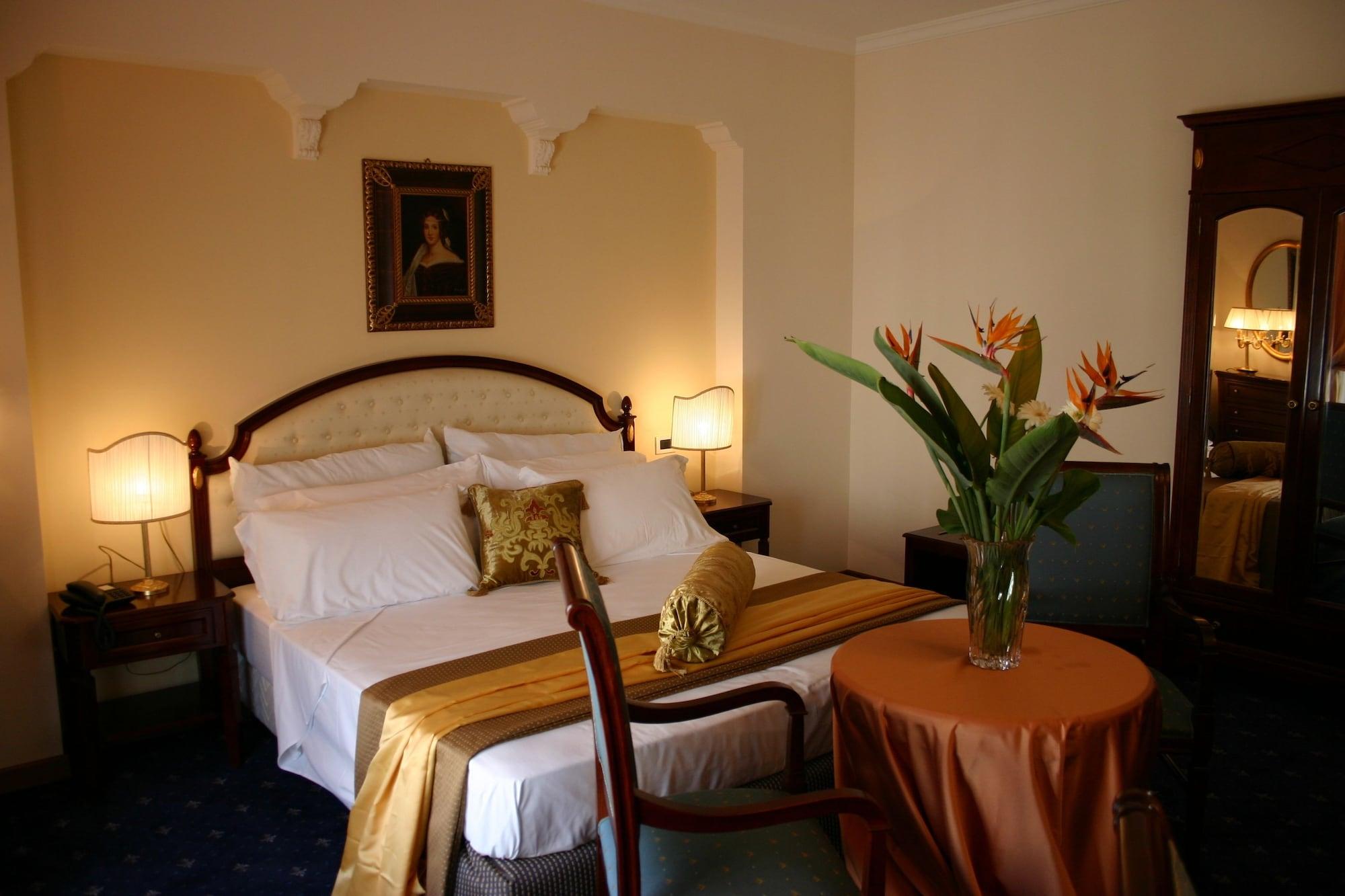 帕里斯大酒店 马尔萨拉 外观 照片 A room at the hotel