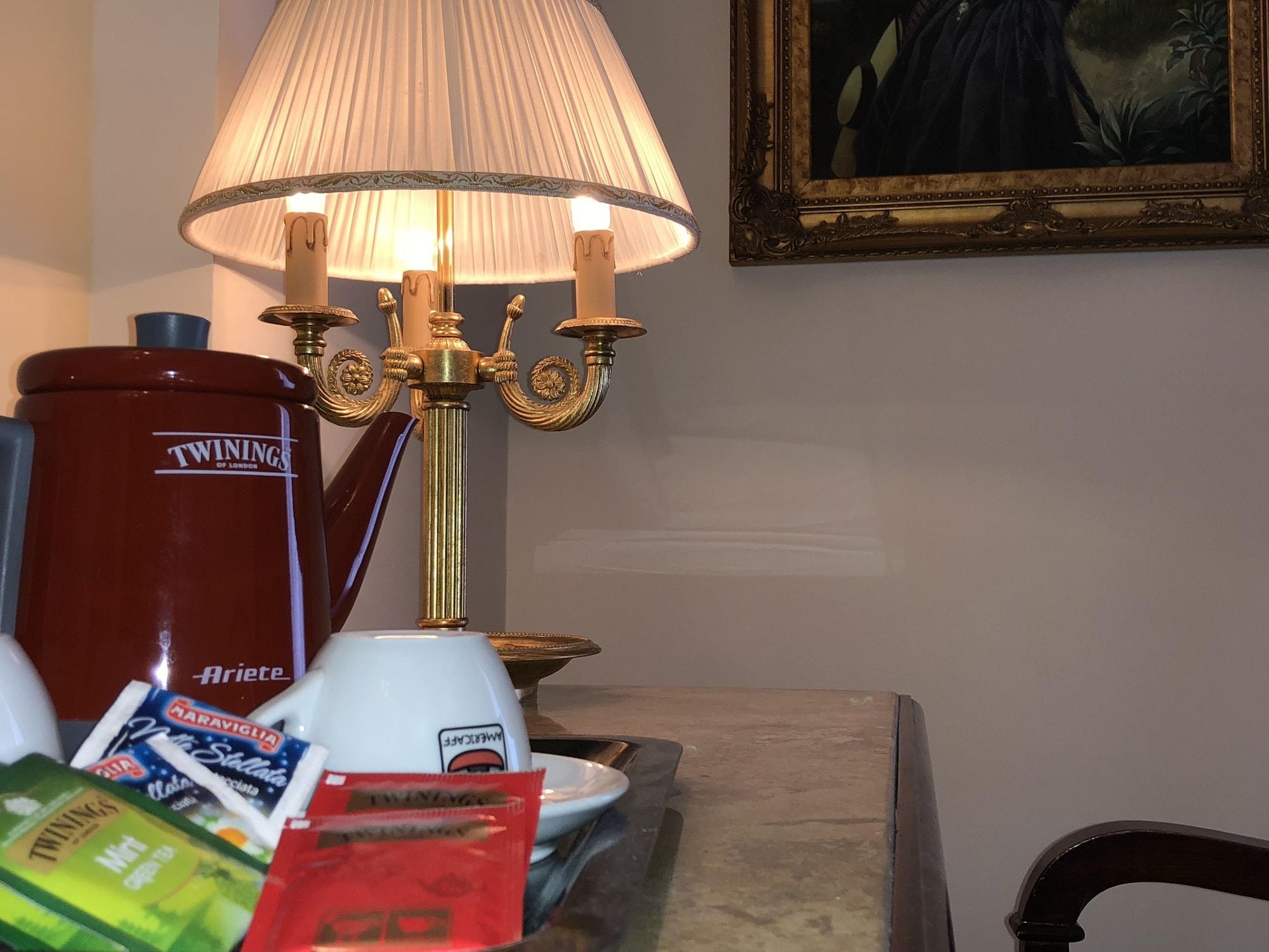 帕里斯大酒店 马尔萨拉 外观 照片 A lampshade