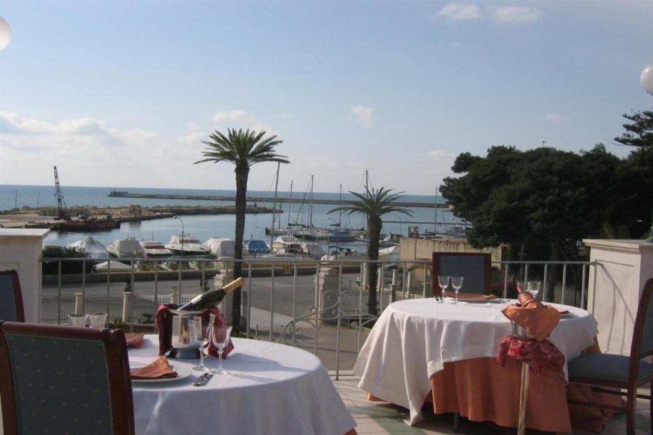 帕里斯大酒店 马尔萨拉 餐厅 照片 View of the port of San Benedetto del Tronto