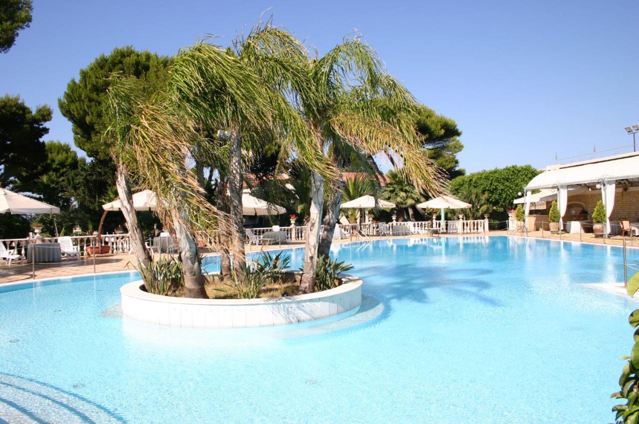 帕里斯大酒店 马尔萨拉 外观 照片 The pool at the hotel